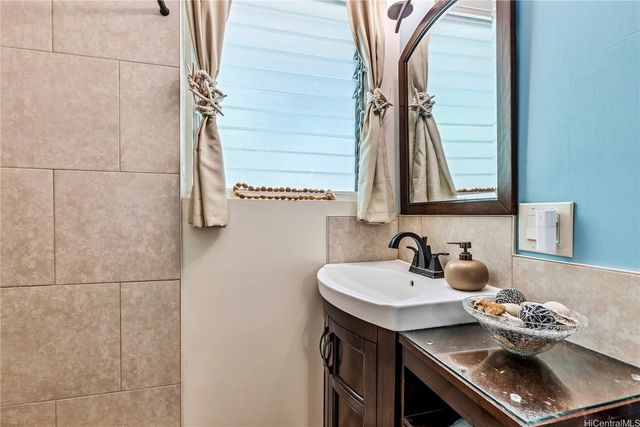 75 Kihapai Street 3, Kailua, HI 96734