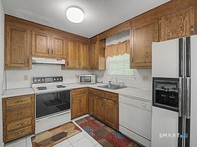 36 Willis Street 9B, Bristol, CT 06010