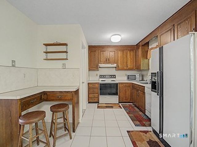 36 Willis Street 9B, Bristol, CT 06010