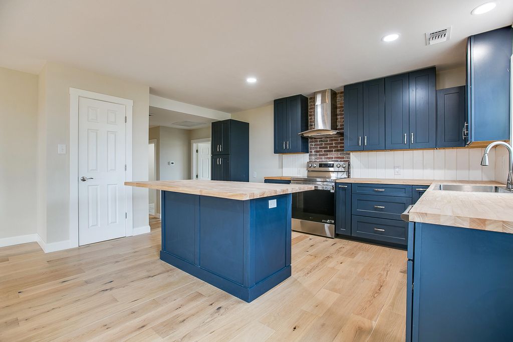 Image 11 of property listing at 8121 S Ratliff Road, San Angelo, TX 76904