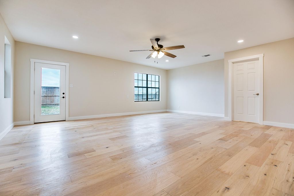 Image 14 of property listing at 8121 S Ratliff Road, San Angelo, TX 76904