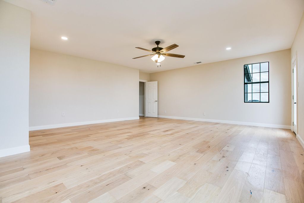 Image 15 of property listing at 8121 S Ratliff Road, San Angelo, TX 76904
