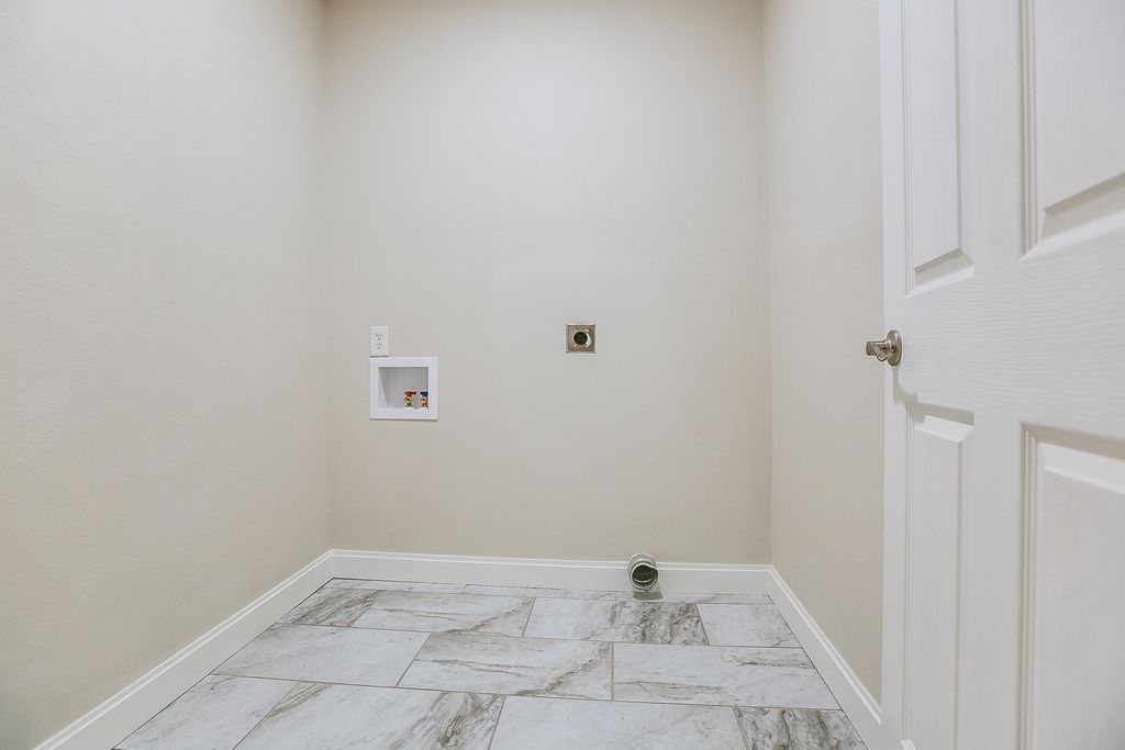 Image 20 of property listing at 8121 S Ratliff Road, San Angelo, TX 76904
