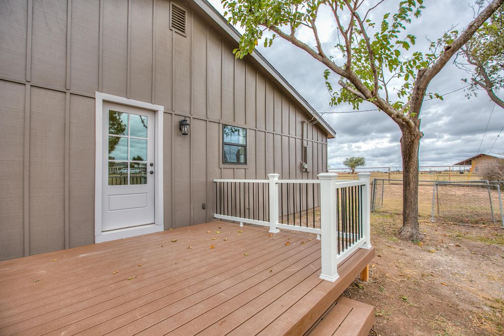 Image 32 of property listing at 8121 S Ratliff Road, San Angelo, TX 76904