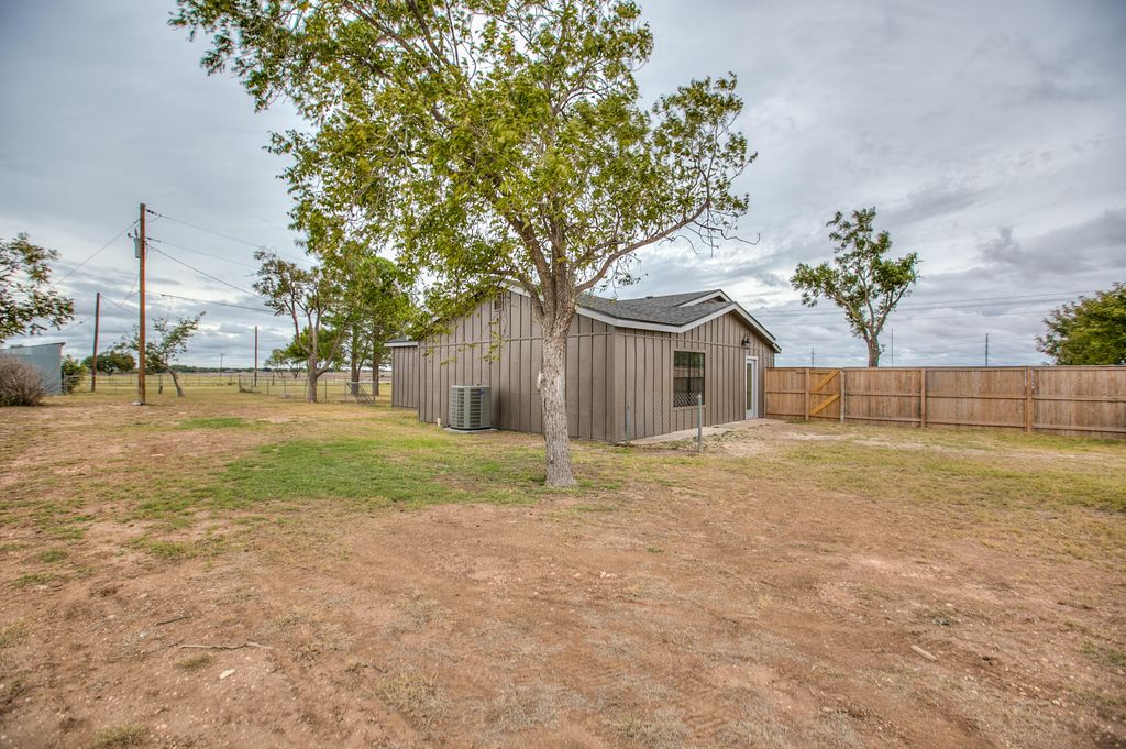 Image 36 of property listing at 8121 S Ratliff Road, San Angelo, TX 76904
