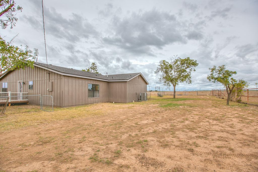 Image 37 of property listing at 8121 S Ratliff Road, San Angelo, TX 76904