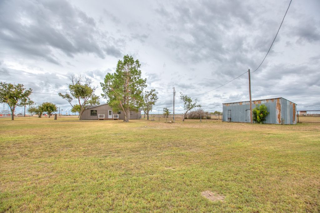 Image 38 of property listing at 8121 S Ratliff Road, San Angelo, TX 76904