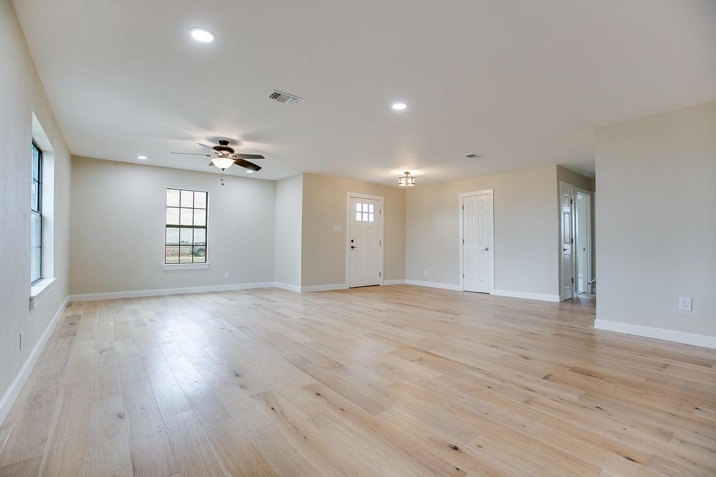 Image 5 of property listing at 8121 S Ratliff Road, San Angelo, TX 76904