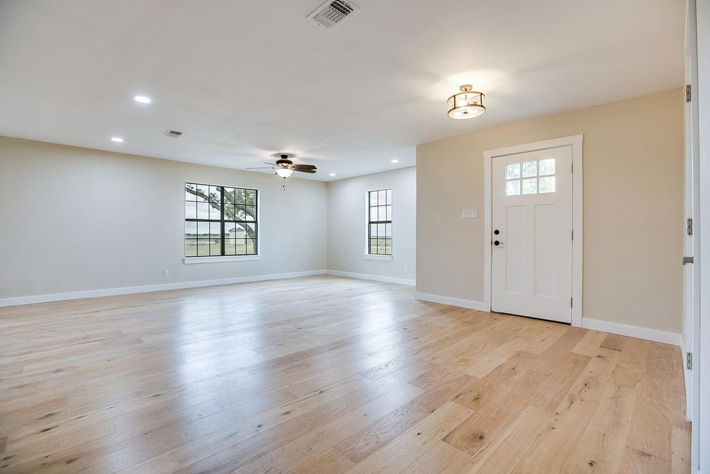 Image 6 of property listing at 8121 S Ratliff Road, San Angelo, TX 76904