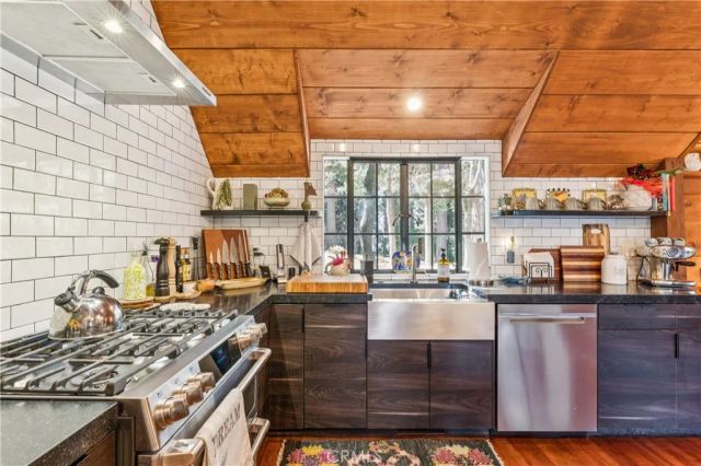 840 Coyote Walk, Lake Arrowhead, CA 92352