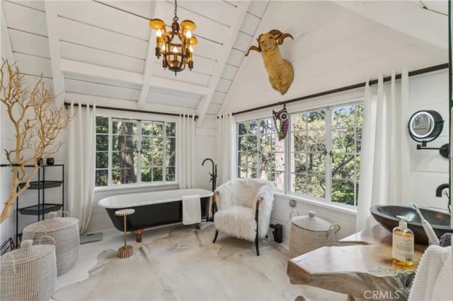 840 Coyote Walk, Lake Arrowhead, CA 92352