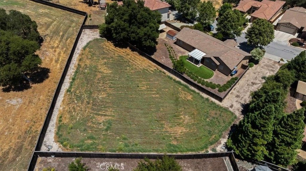 Image 2 of property listing at 609 Navajo, Paso Robles, CA 93446