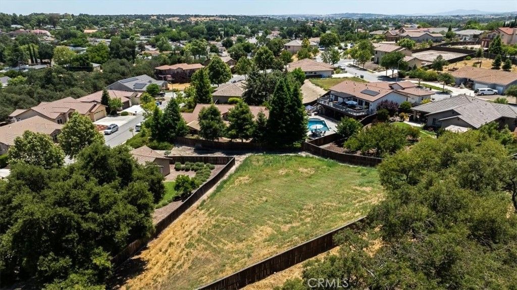 Image 3 of property listing at 609 Navajo, Paso Robles, CA 93446