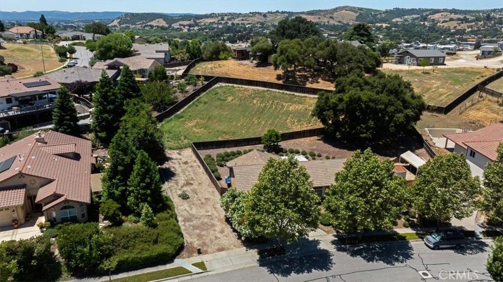 Image 4 of property listing at 609 Navajo, Paso Robles, CA 93446
