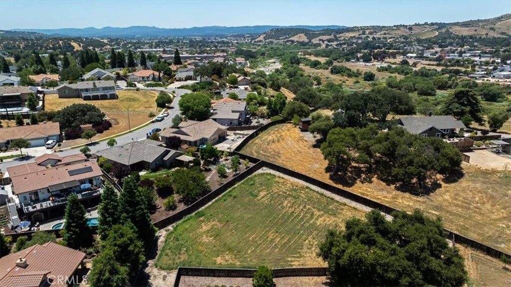 Image 5 of property listing at 609 Navajo, Paso Robles, CA 93446