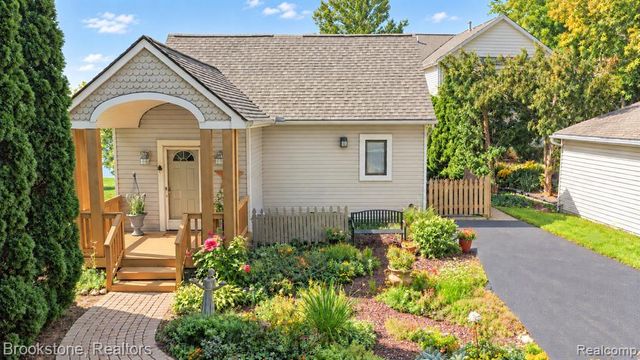 9701 Norman Road, Clarkston, MI 48348