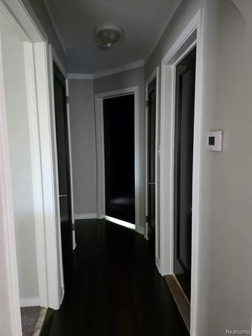 29571 Kelly Road, Roseville, MI 48066