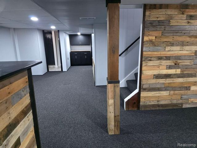 29571 Kelly Road, Roseville, MI 48066