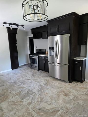 29571 Kelly Road, Roseville, MI 48066
