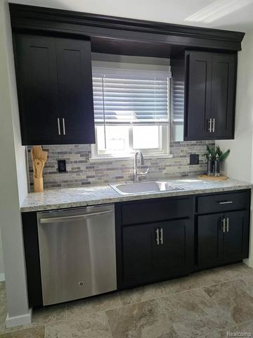 29571 Kelly Road, Roseville, MI 48066