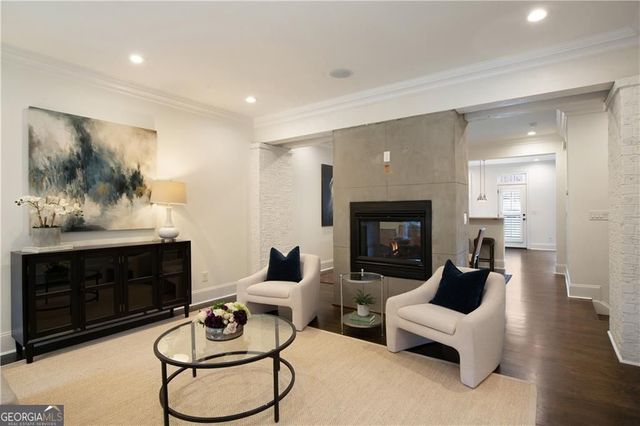 545 Canton Walk, Roswell, GA 30075