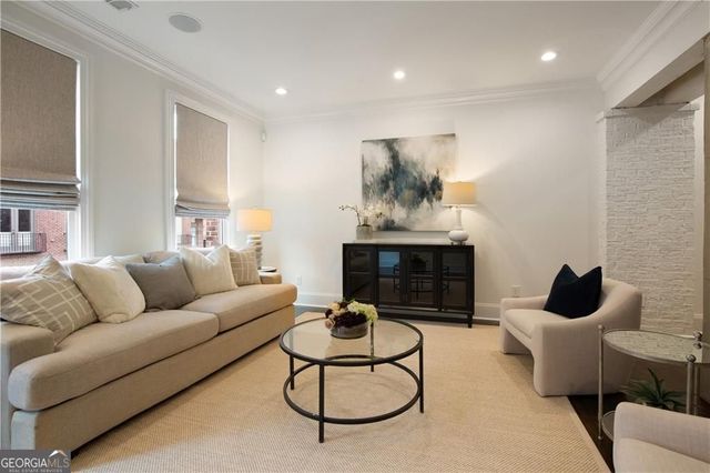 545 Canton Walk, Roswell, GA 30075