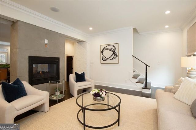 545 Canton Walk, Roswell, GA 30075