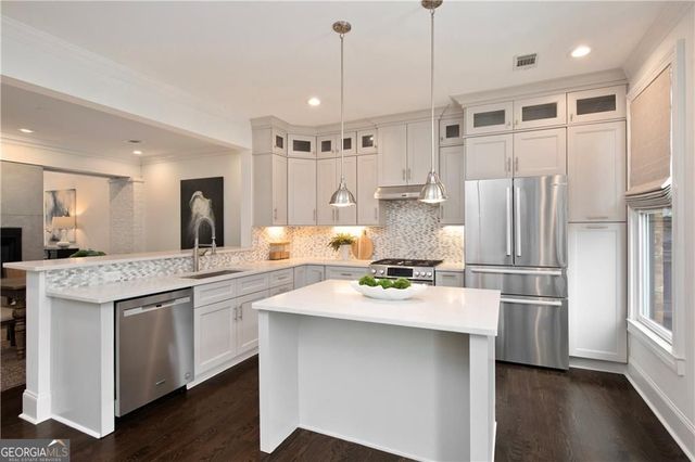 545 Canton Walk, Roswell, GA 30075