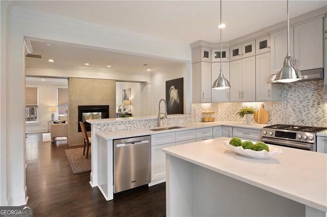 545 Canton Walk, Roswell, GA 30075