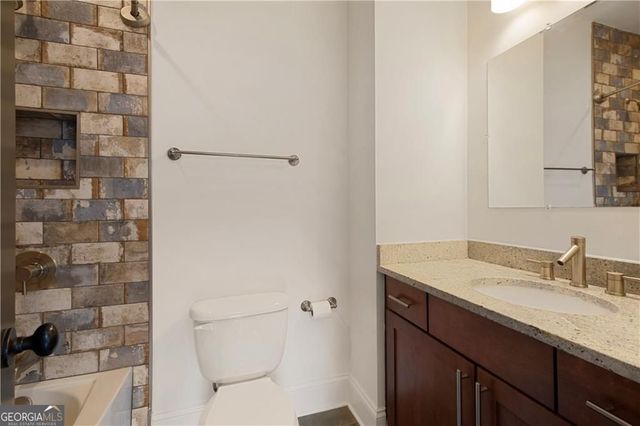 545 Canton Walk, Roswell, GA 30075