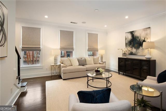 545 Canton Walk, Roswell, GA 30075