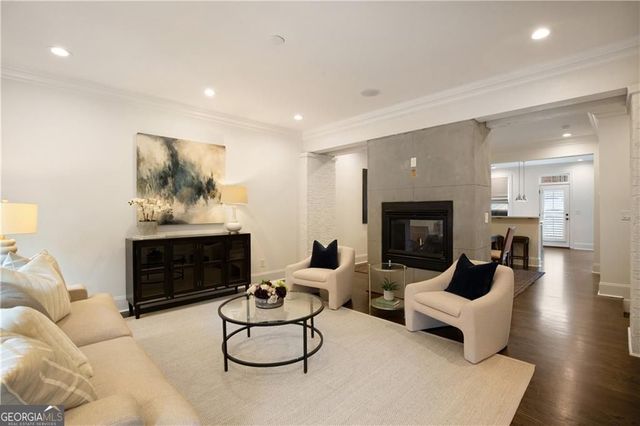 545 Canton Walk, Roswell, GA 30075