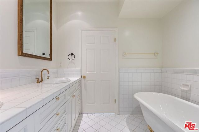 1433 Barry Avenue 301, Los Angeles, CA 90025