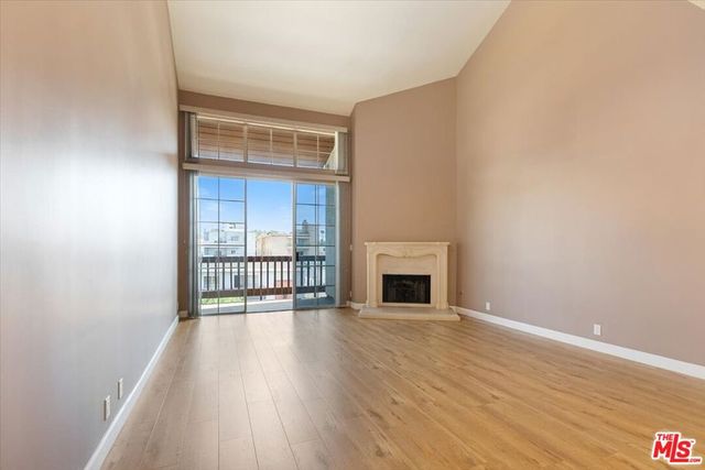 1433 Barry Avenue 301, Los Angeles, CA 90025