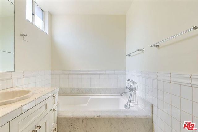 1433 Barry Avenue 301, Los Angeles, CA 90025