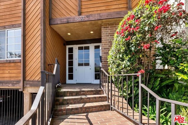 1433 Barry Avenue 301, Los Angeles, CA 90025