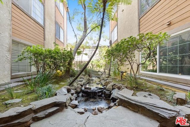 1433 Barry Avenue 301, Los Angeles, CA 90025