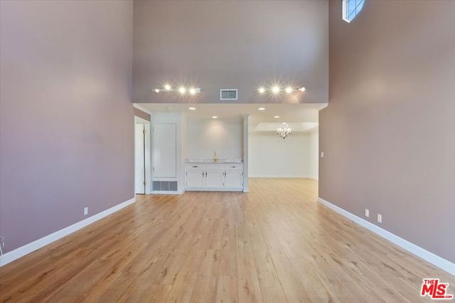 1433 Barry Avenue 301, Los Angeles, CA 90025