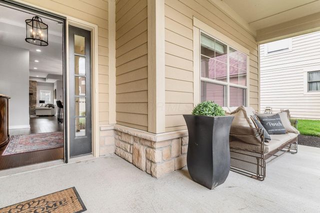 1126 Cross Creeks Ridge, Pickerington, OH 43147