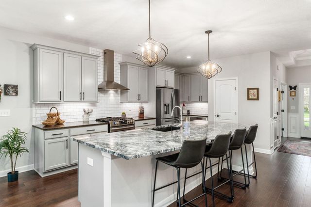 1126 Cross Creeks Ridge, Pickerington, OH 43147