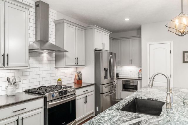 1126 Cross Creeks Ridge, Pickerington, OH 43147