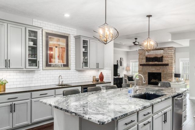 1126 Cross Creeks Ridge, Pickerington, OH 43147