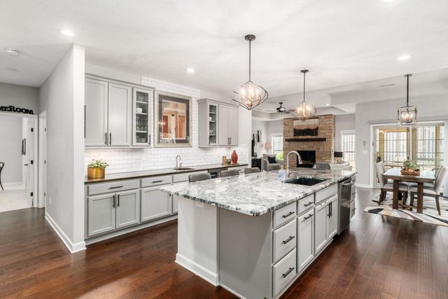 1126 Cross Creeks Ridge, Pickerington, OH 43147