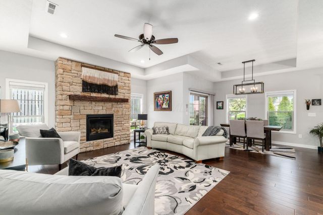 1126 Cross Creeks Ridge, Pickerington, OH 43147