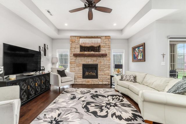 1126 Cross Creeks Ridge, Pickerington, OH 43147