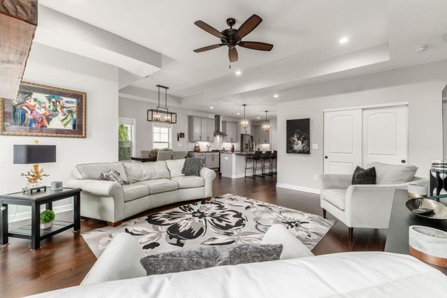 1126 Cross Creeks Ridge, Pickerington, OH 43147