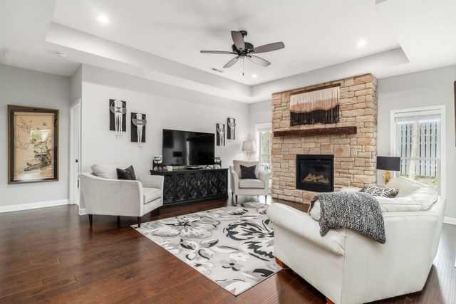 1126 Cross Creeks Ridge, Pickerington, OH 43147