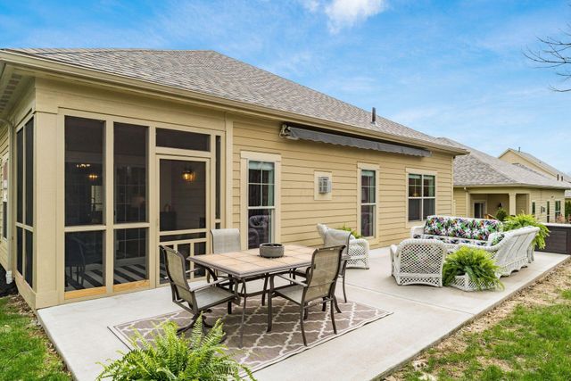 1126 Cross Creeks Ridge, Pickerington, OH 43147