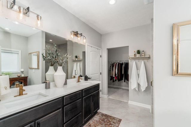 1126 Cross Creeks Ridge, Pickerington, OH 43147