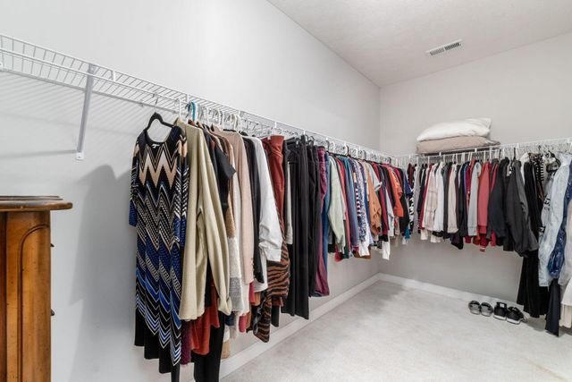 1126 Cross Creeks Ridge, Pickerington, OH 43147